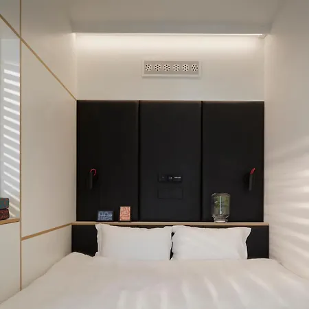 Aparthotel Zoku 4*